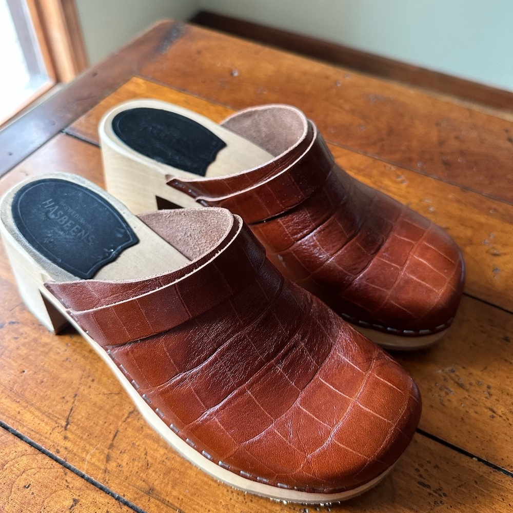 Lightly Worn Swedish Hasbeens Clogs sz 38